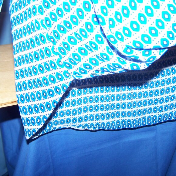 Pleione Blue Geometric Pattern Faux Wrap Top Sz M - Picture 6 of 7